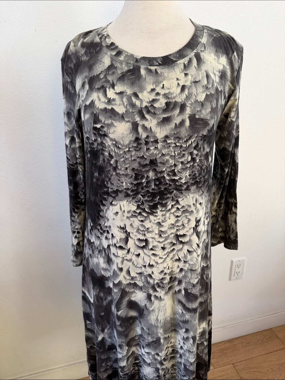 Samantha Sung Black & White Gradiated Dress.  Size 12 - Picture 2 of 7